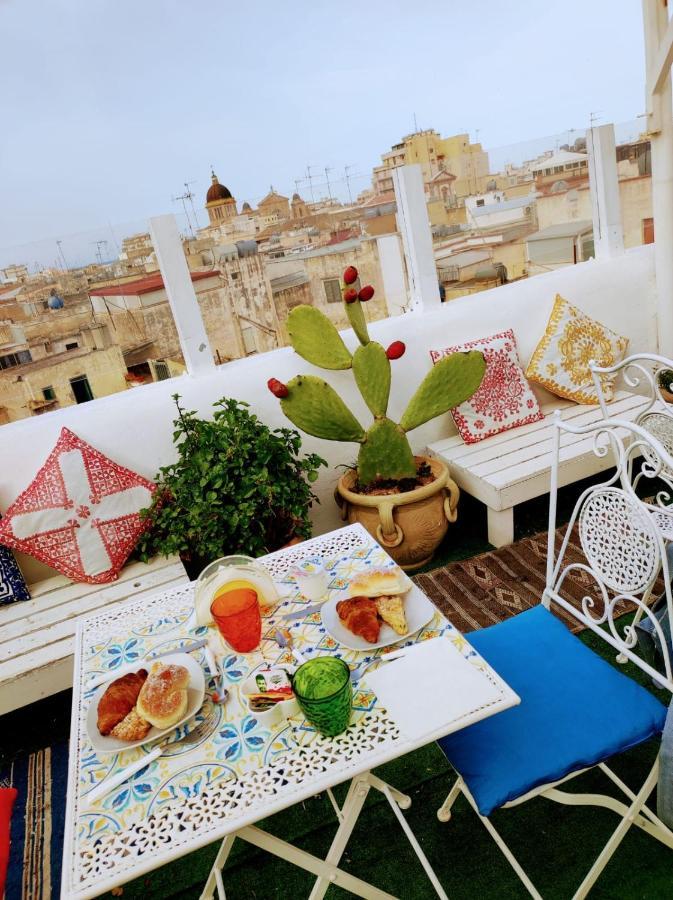 Due Passi Dal Centro Bed & Breakfast Marsala Bagian luar foto