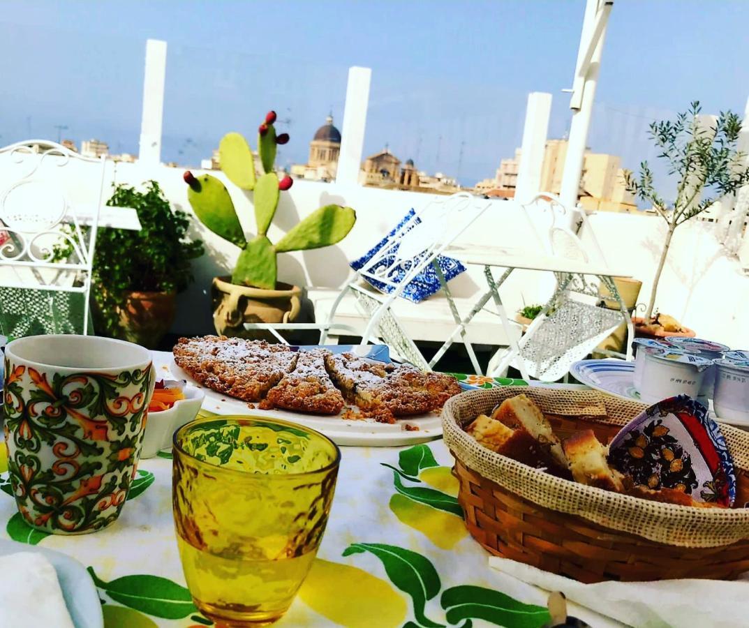 Due Passi Dal Centro Bed & Breakfast Marsala Bagian luar foto