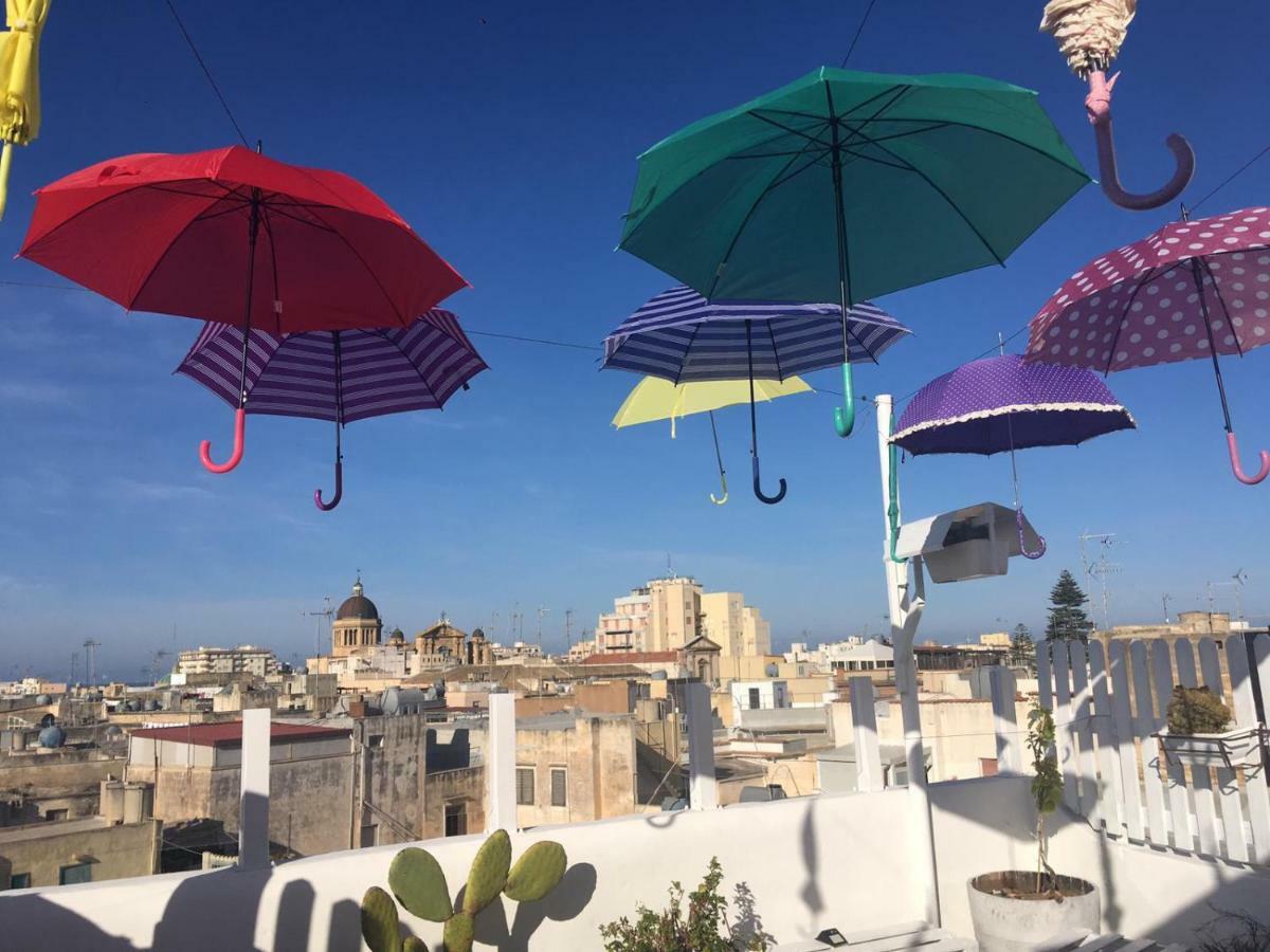 Due Passi Dal Centro Bed & Breakfast Marsala Bagian luar foto